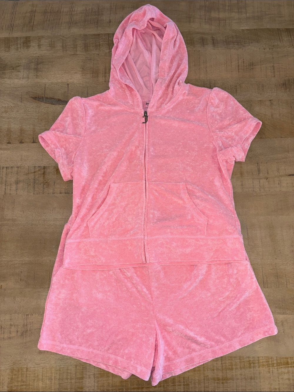 Juicy Couture Pink Velour 2p Hoodie & Shorts Set NWT $179 Size XL - Picture 2 of 4